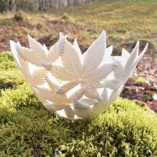Stor kastanjeskål i glaseret porcelænsfiligran.jpg