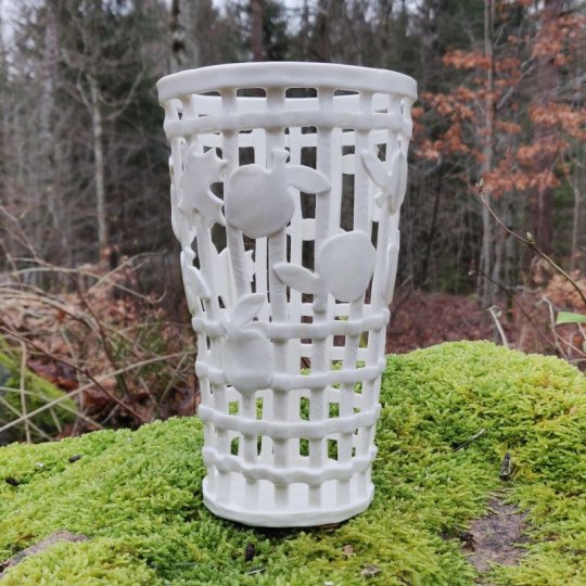 Mellem slank tremmekrukke med frugter (glaseret).jpg