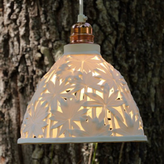 Naturlampeskærm med lupinblade på stilk.jpg