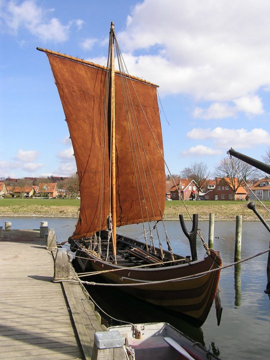 Sejlskibet ved Vikingeskibsmuseet i Roskilde - påsken 2004.jpg - Foto: Susanne Enøe Hansen